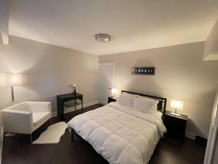 3-Bedroom Modern Luxury Apartment In The Heart Of City Toronto Exterior photo