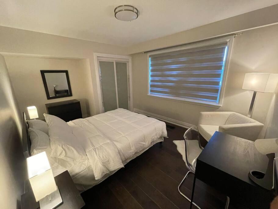 3-Bedroom Modern Luxury Apartment In The Heart Of City Toronto Exterior photo