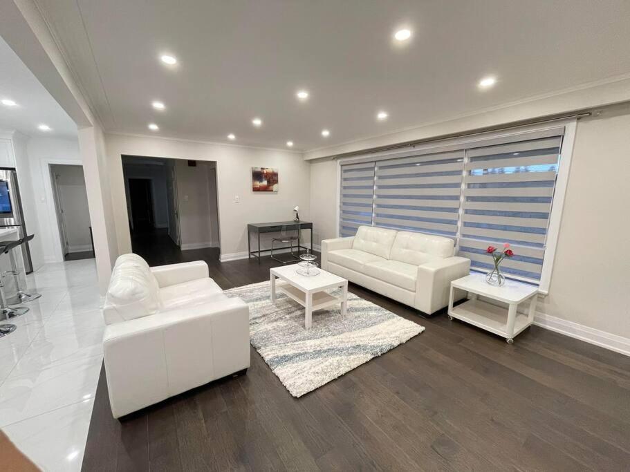 3-Bedroom Modern Luxury Apartment In The Heart Of City Toronto Exterior photo
